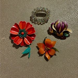 Four vintage brooches